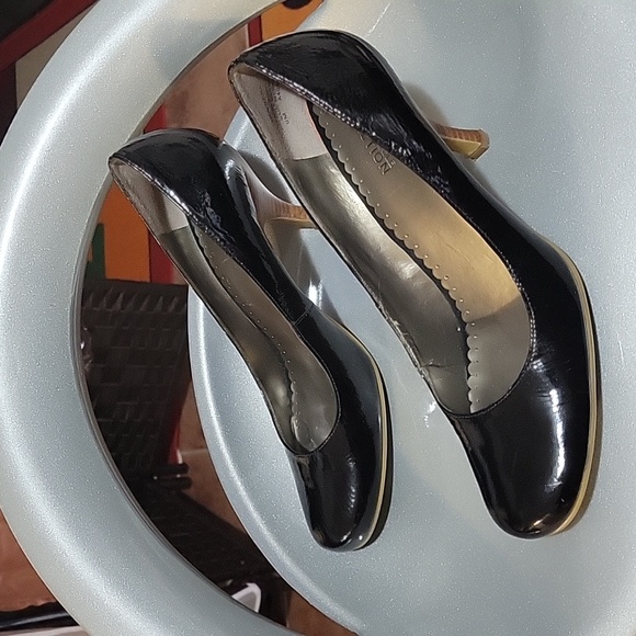 Kenneth Cole Reaction Patent Leather Shoes - Picture 3 of 11